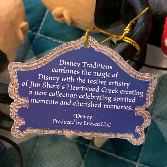 Disney Traditions Mickey & Minnie "Smooch for my Sweetie" - Picture 7 of 10